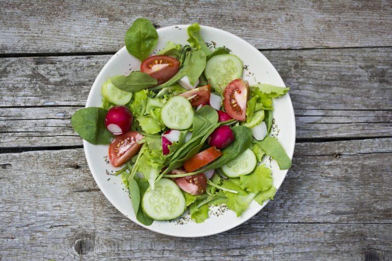 ''colourful salad bowl with leafy greens, tomatoes, and cucumbers, supporting kidney health.''